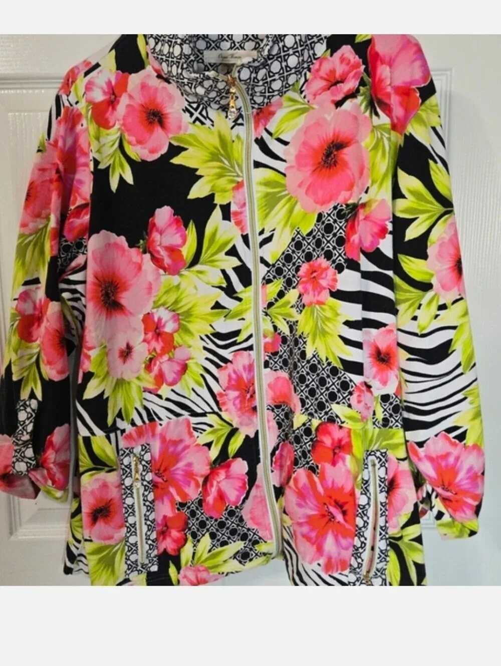 Onque Woman Monochrome Geometric Pattern Jacket, Front Zip, Lightweight Med